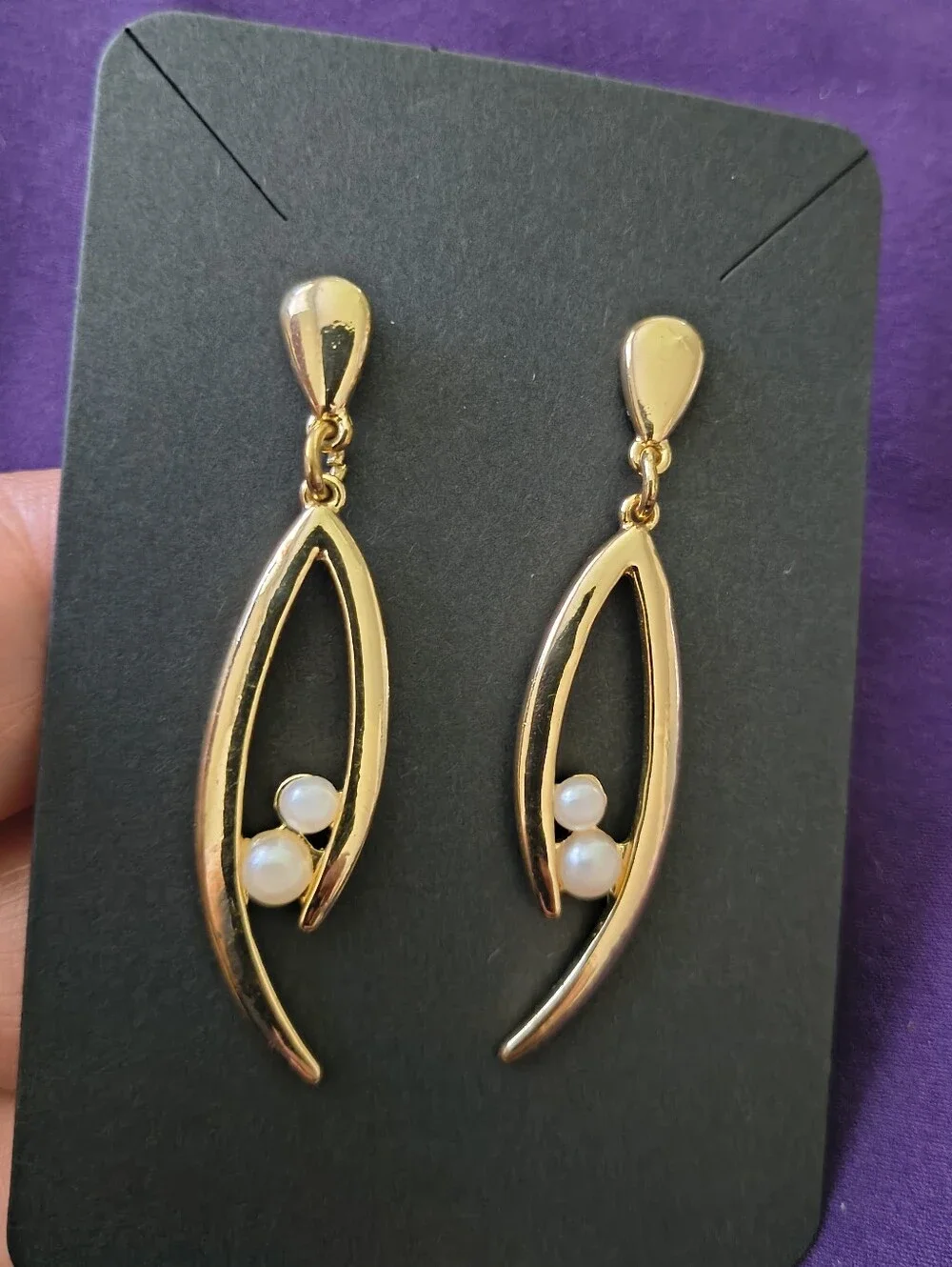 Beautiful Gold Tone Faux Pearl Dangle Earrings. Estate Find